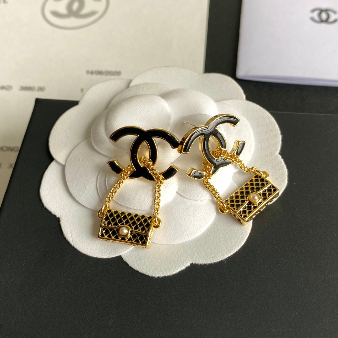 A334  Chanel earring 108038