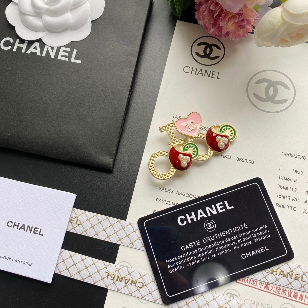 C209 Chanel brooch 108040