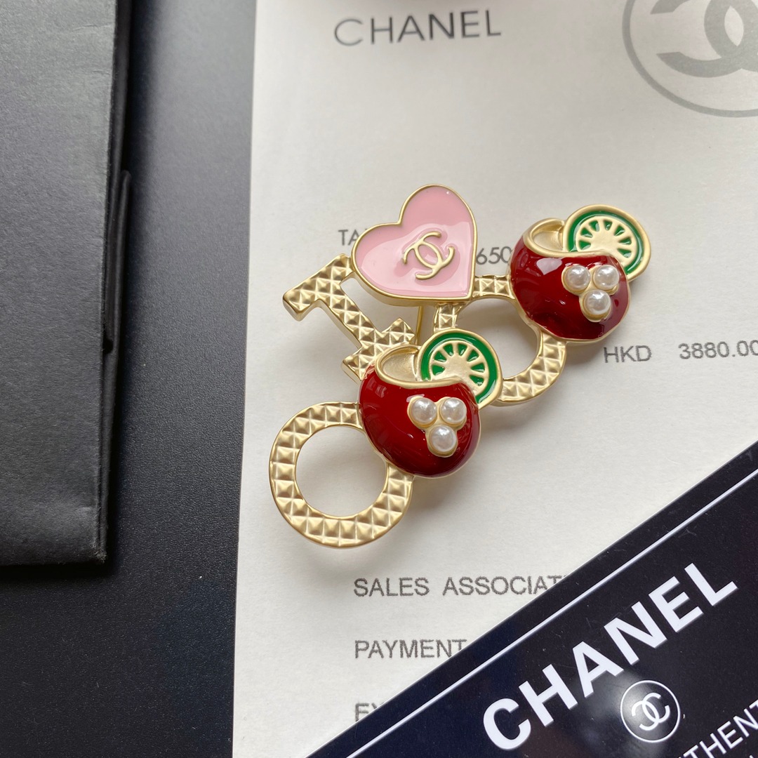C209 Chanel brooch 108040