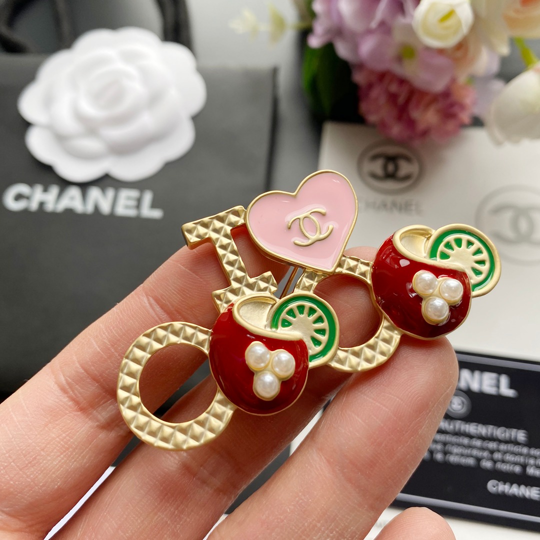 C209 Chanel brooch 108040