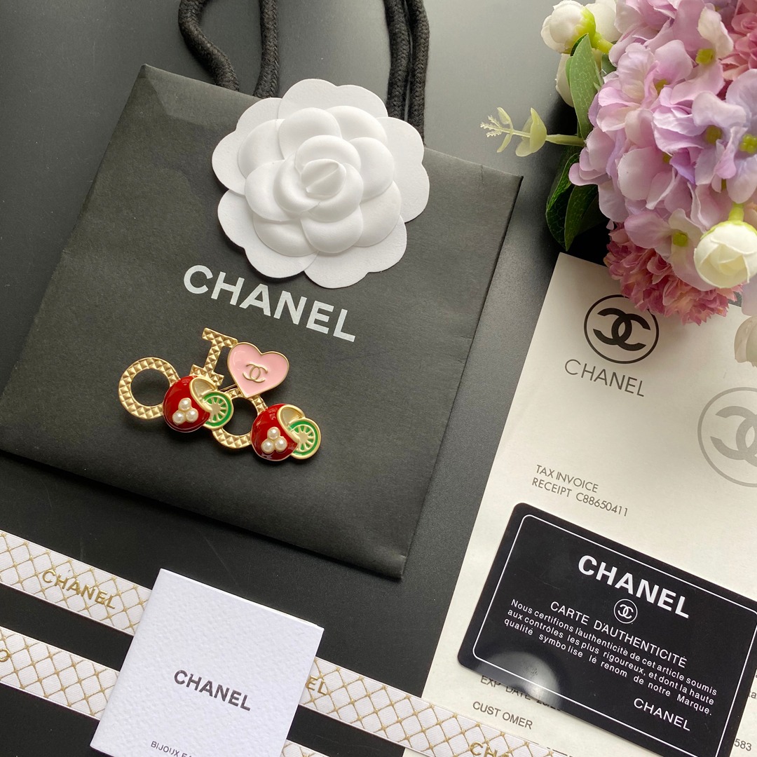 C209 Chanel brooch 108040