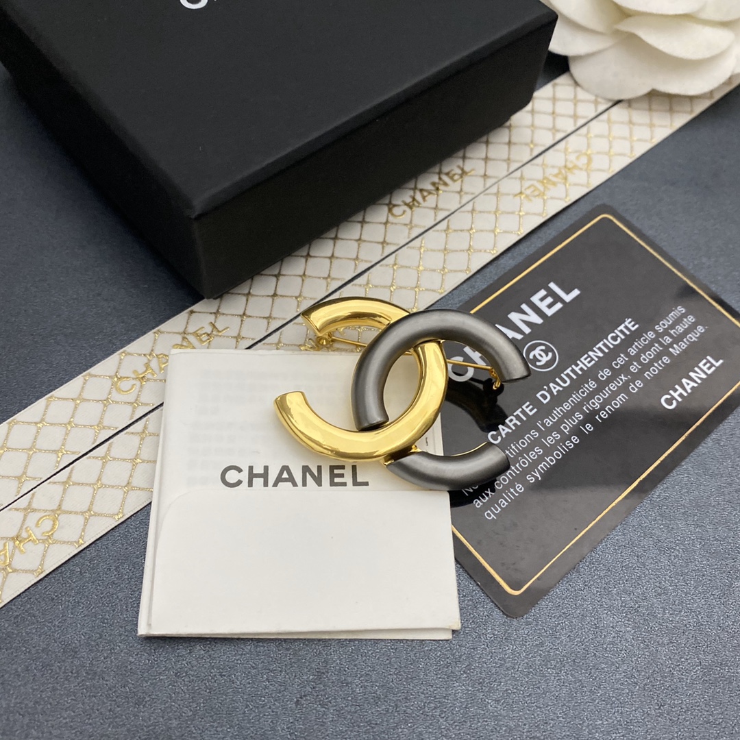 C076 Chanel brooch 108044