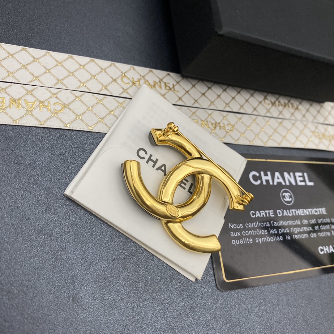C076 Chanel brooch 108044