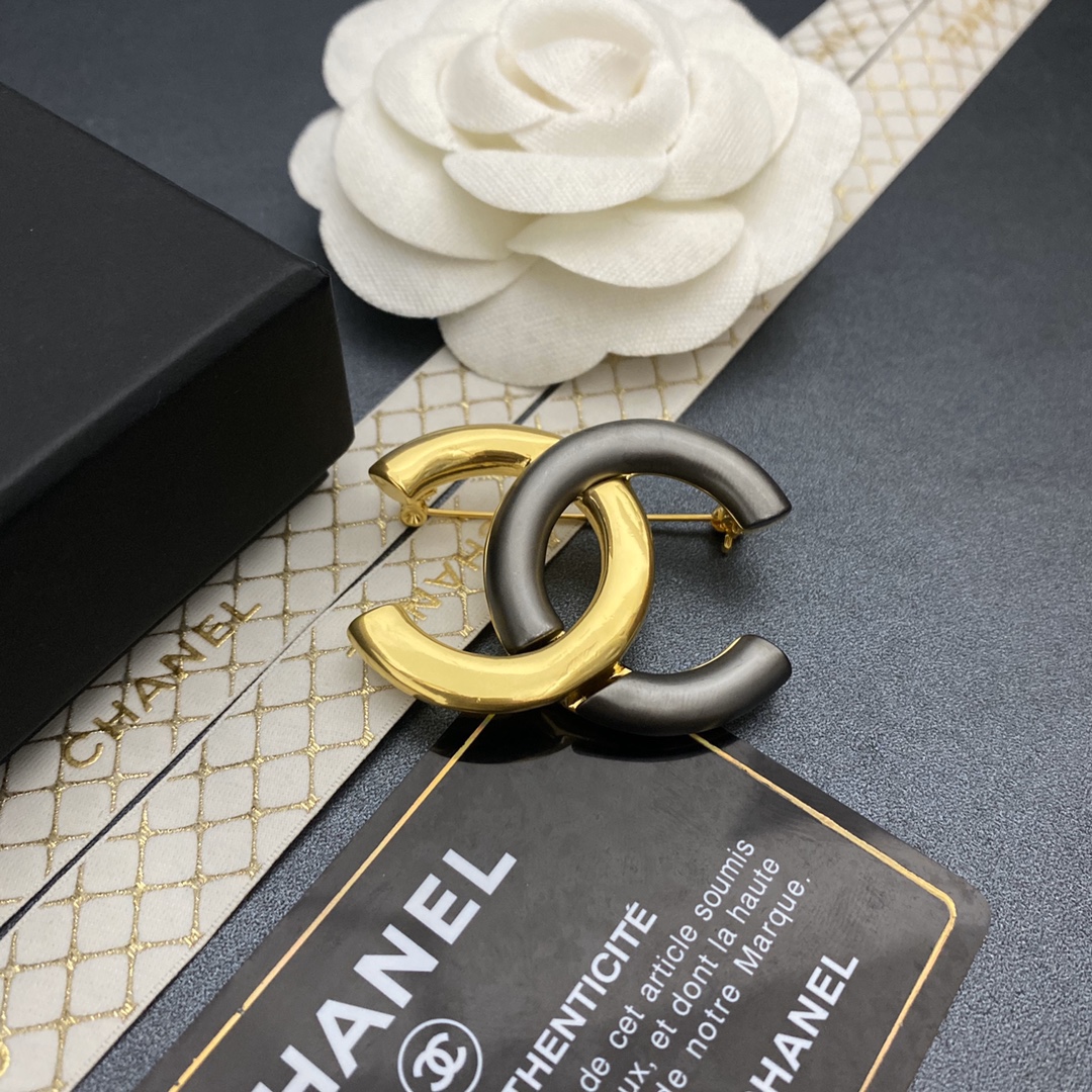 C076 Chanel brooch 108044