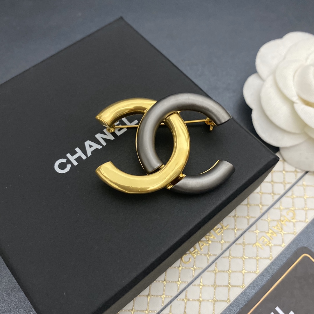 C076 Chanel brooch 108044