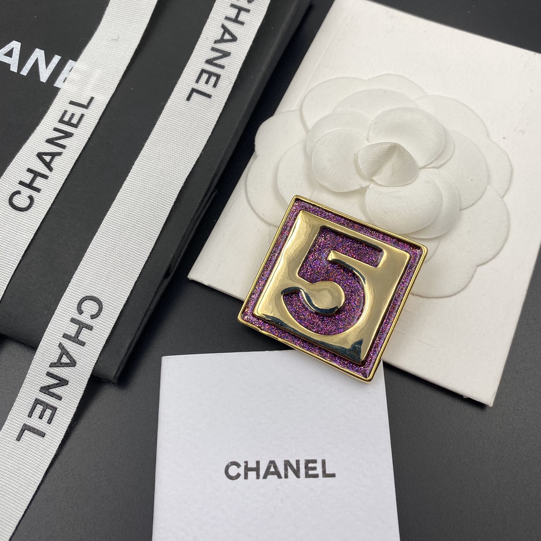 C231  Chanel brooch 108056