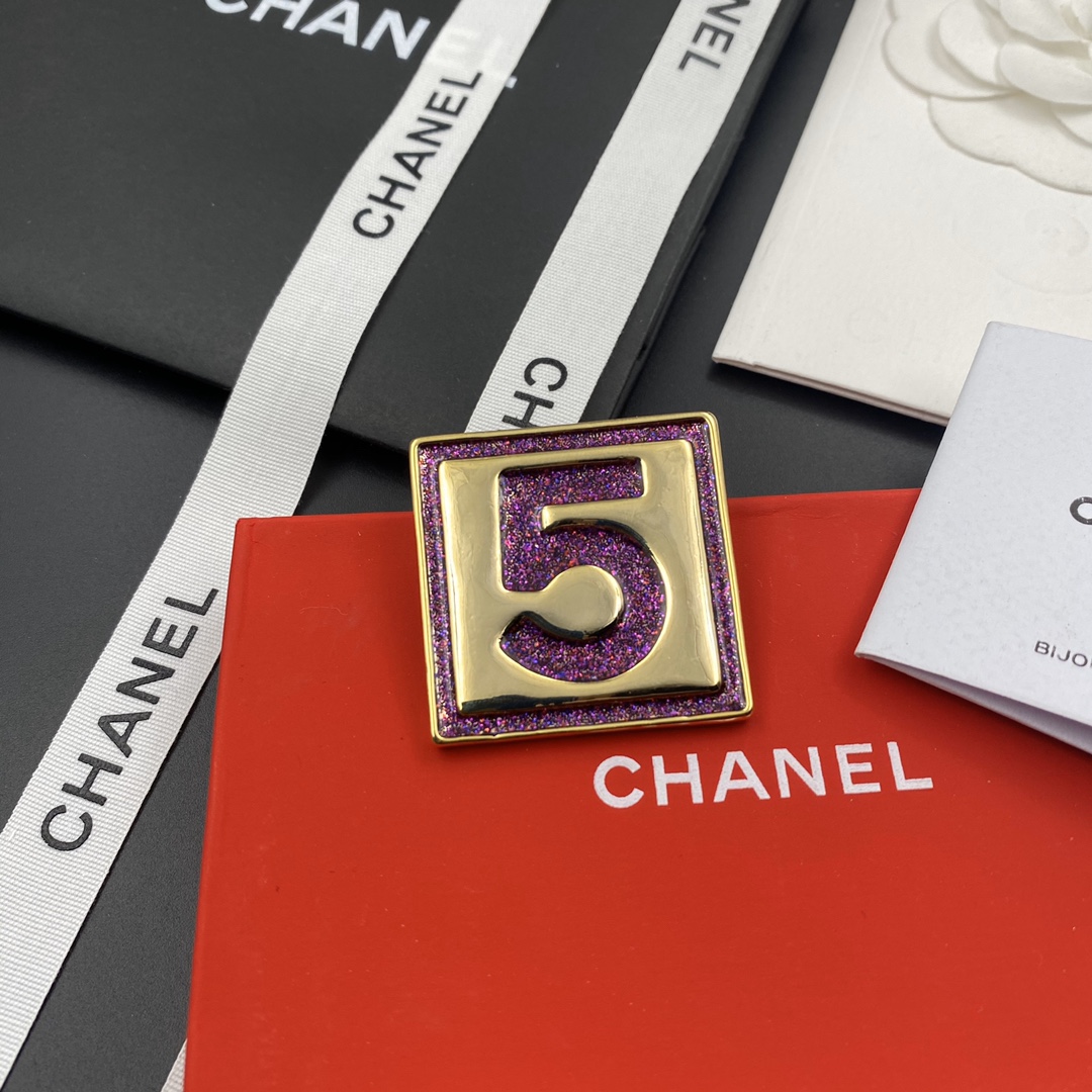 C231  Chanel brooch 108056