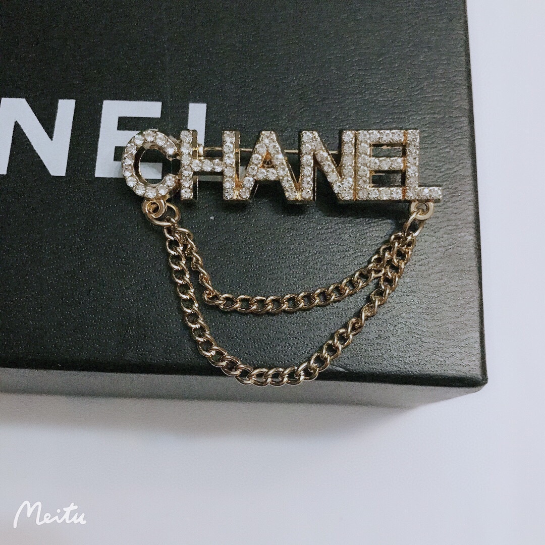 Chanel brooch 106125