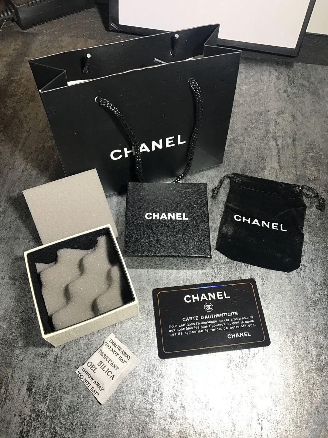 Chanel jewelry box 1 set(S)