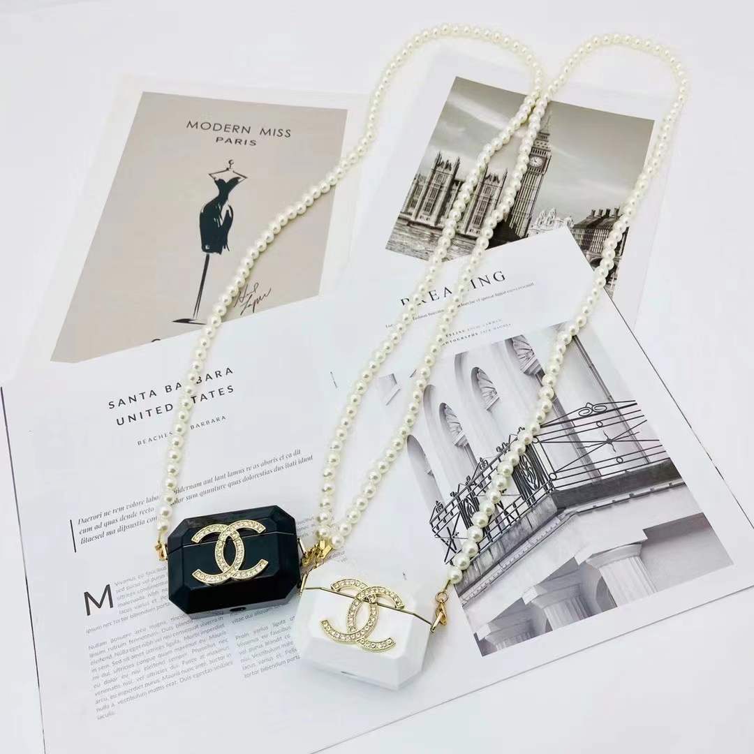 Chanel earphone box necklace bag