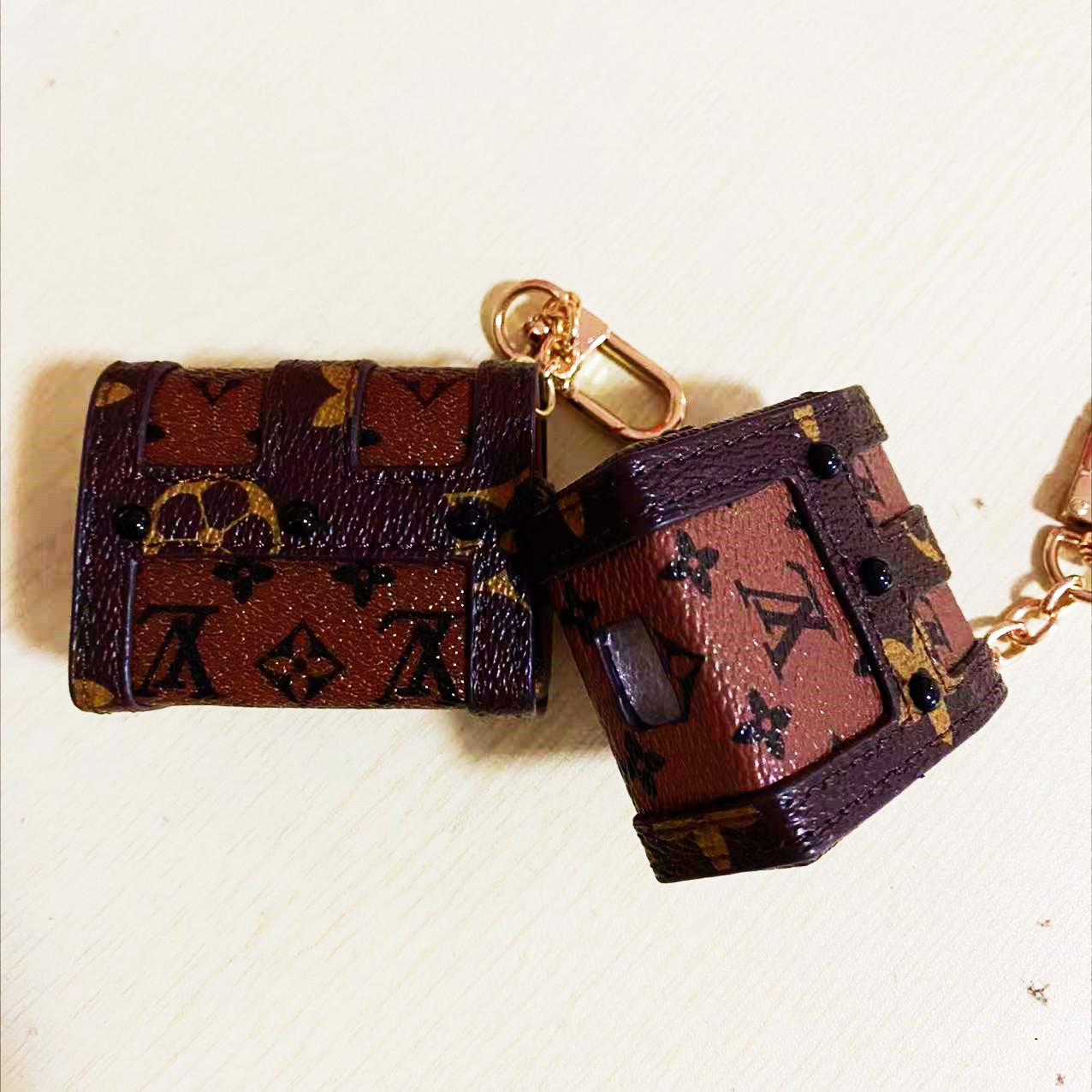 LV earphone Case with chain pro1/2/3