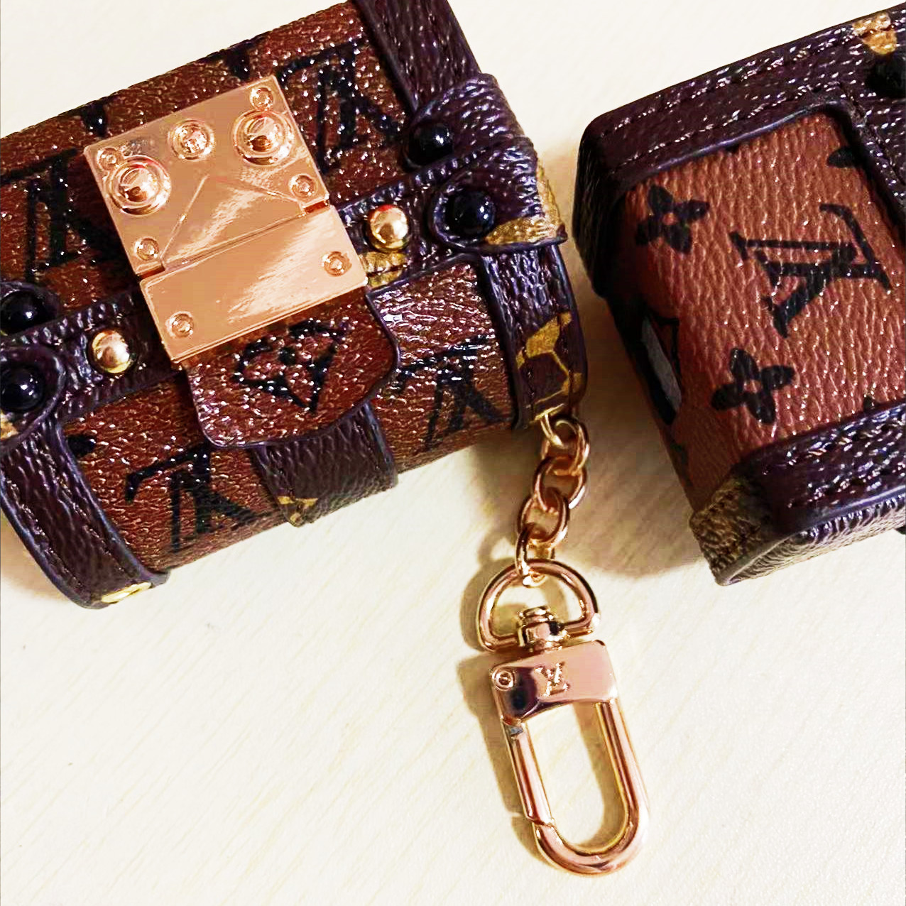 LV earphone Case with chain pro1/2/3