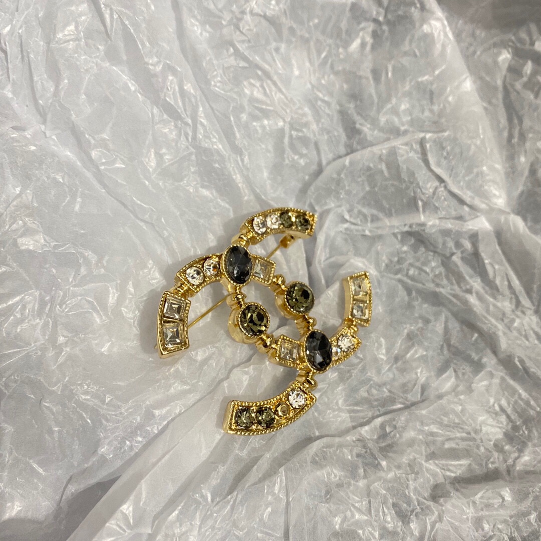 Chanel brooch 108353