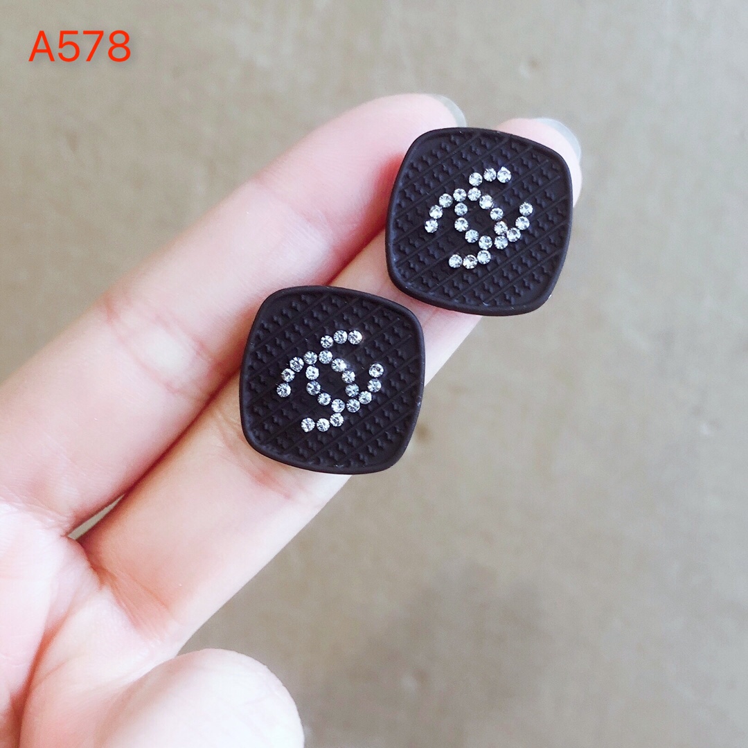 Chanel earring 108365