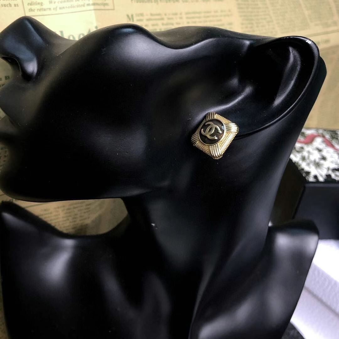 Chanel earring 108383