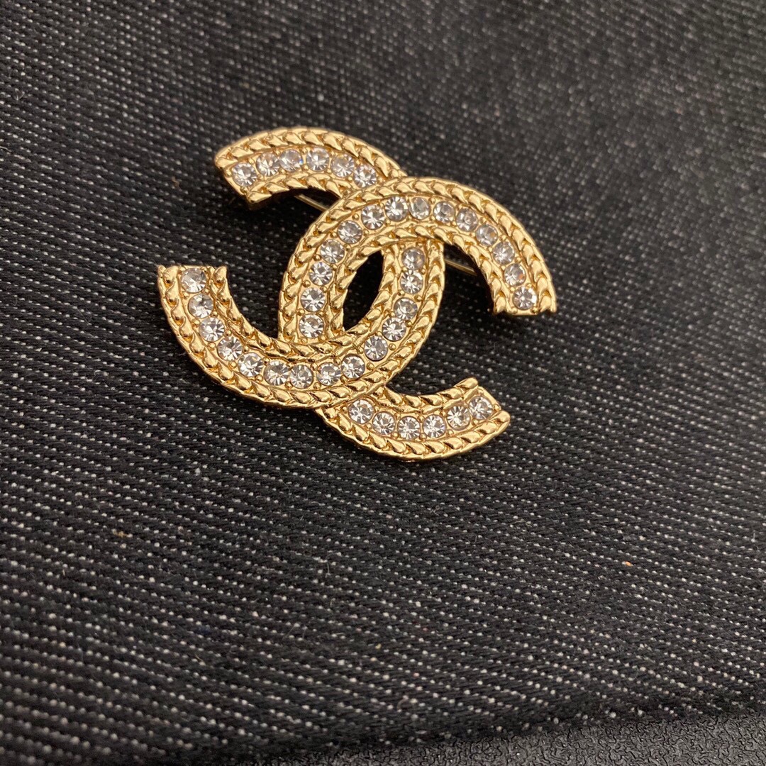 Chanel brooch 108385