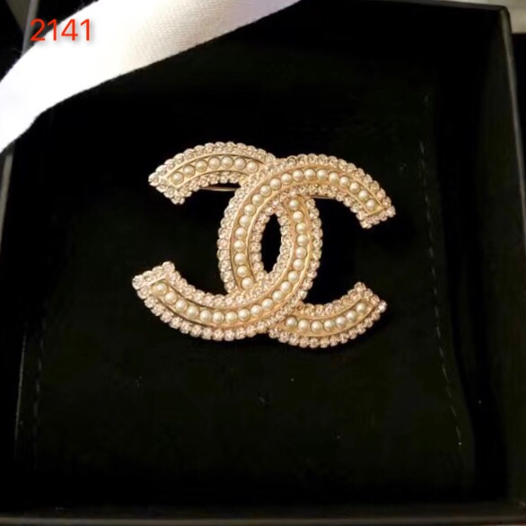 Chanel brooch 108389