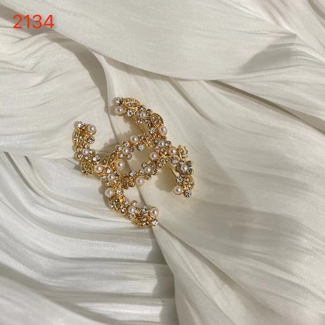 Chanel brooch 108395