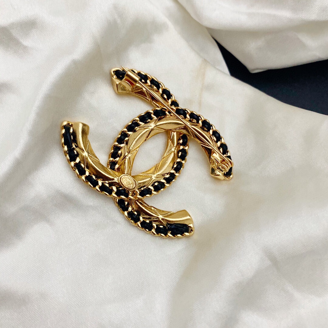 Chanel brooch 108414