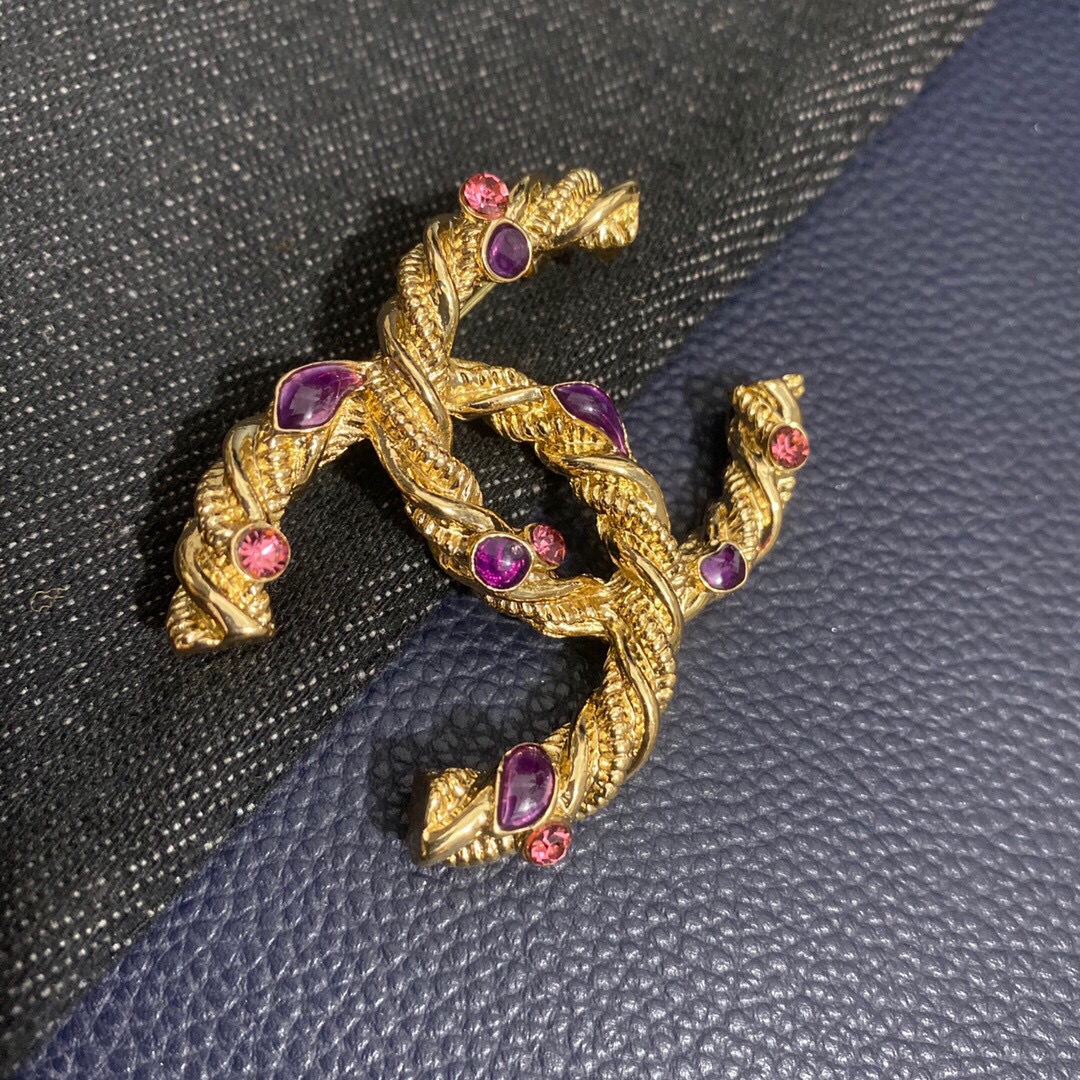 Chanel brooch 108416