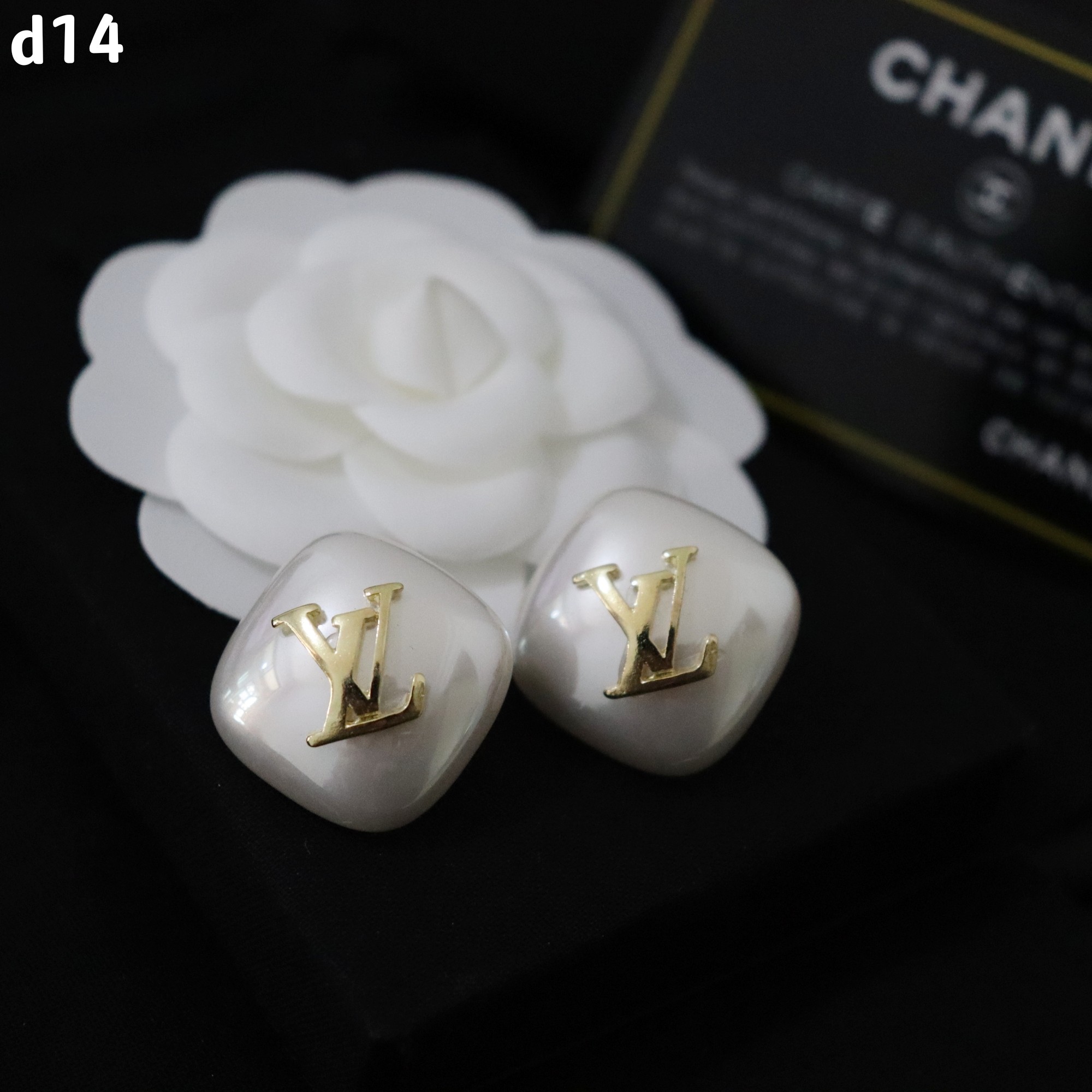 LV earring 108470