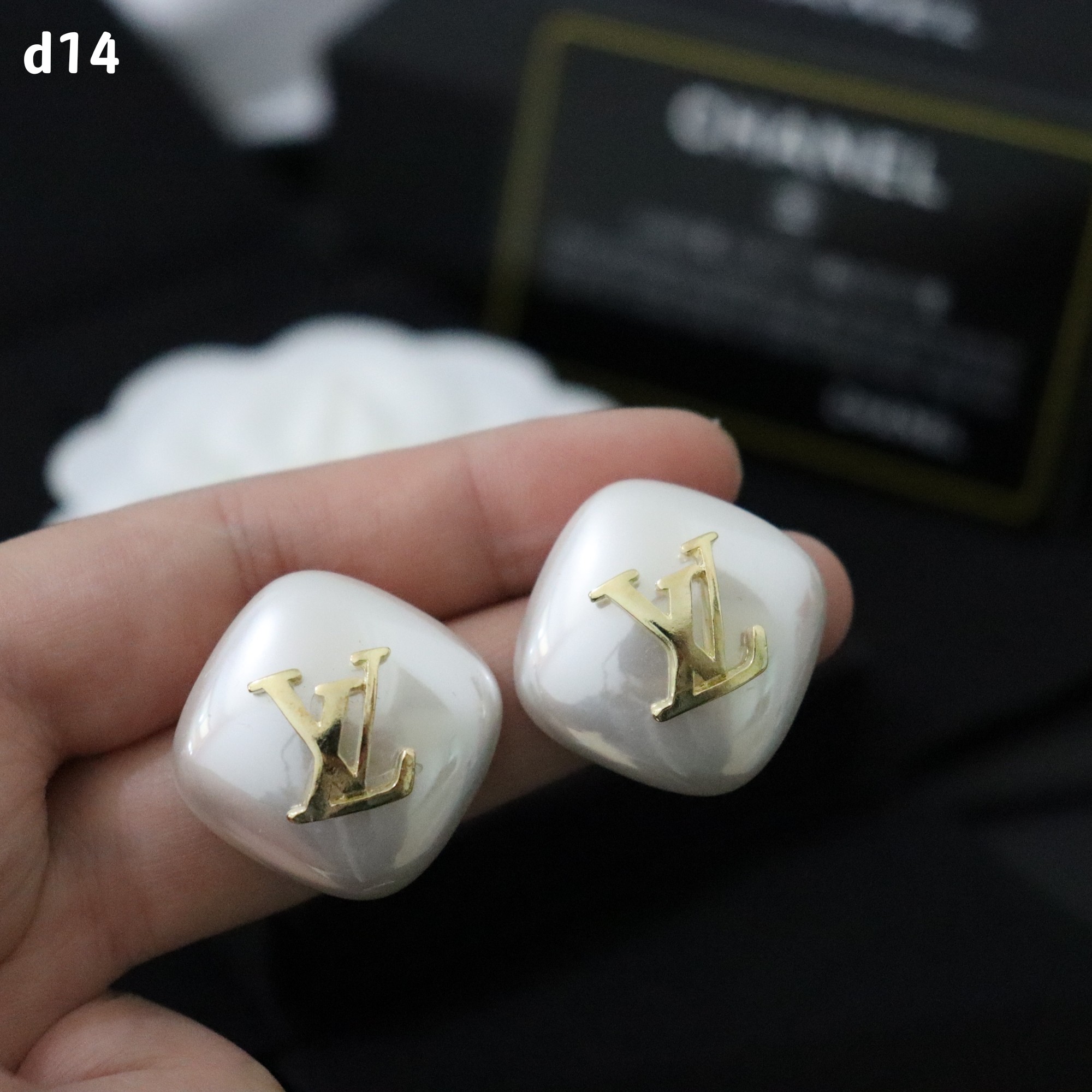 LV earring 108470