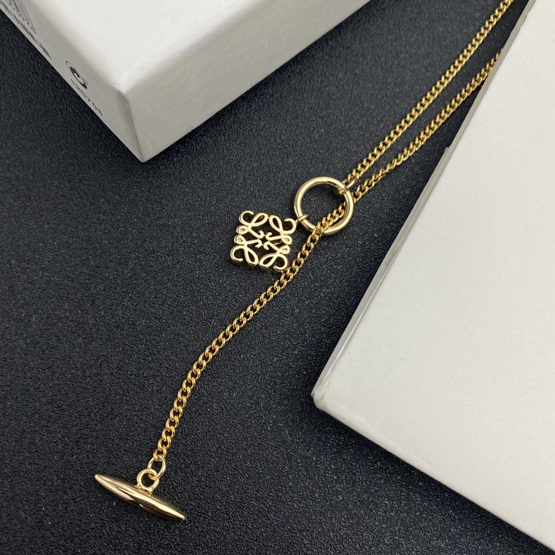 B089 Loewe necklace 108507