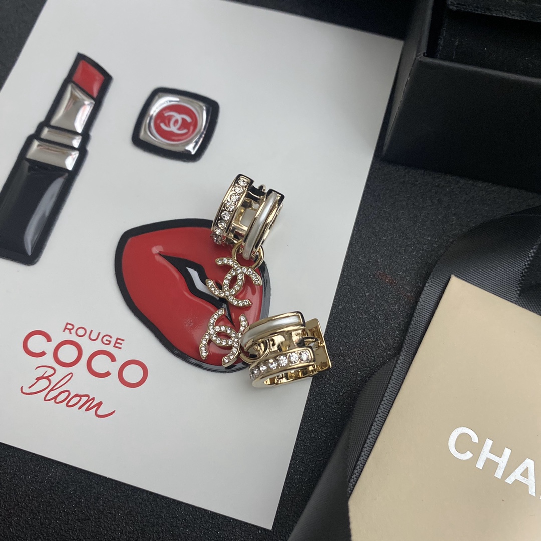 A284 Chanel earring 108235