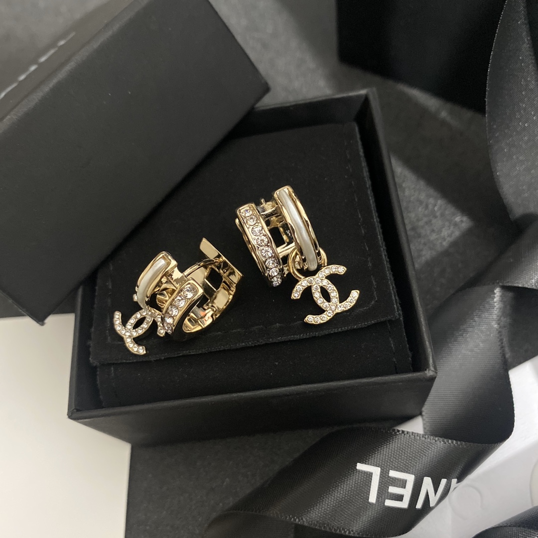 A284 Chanel earring 108235