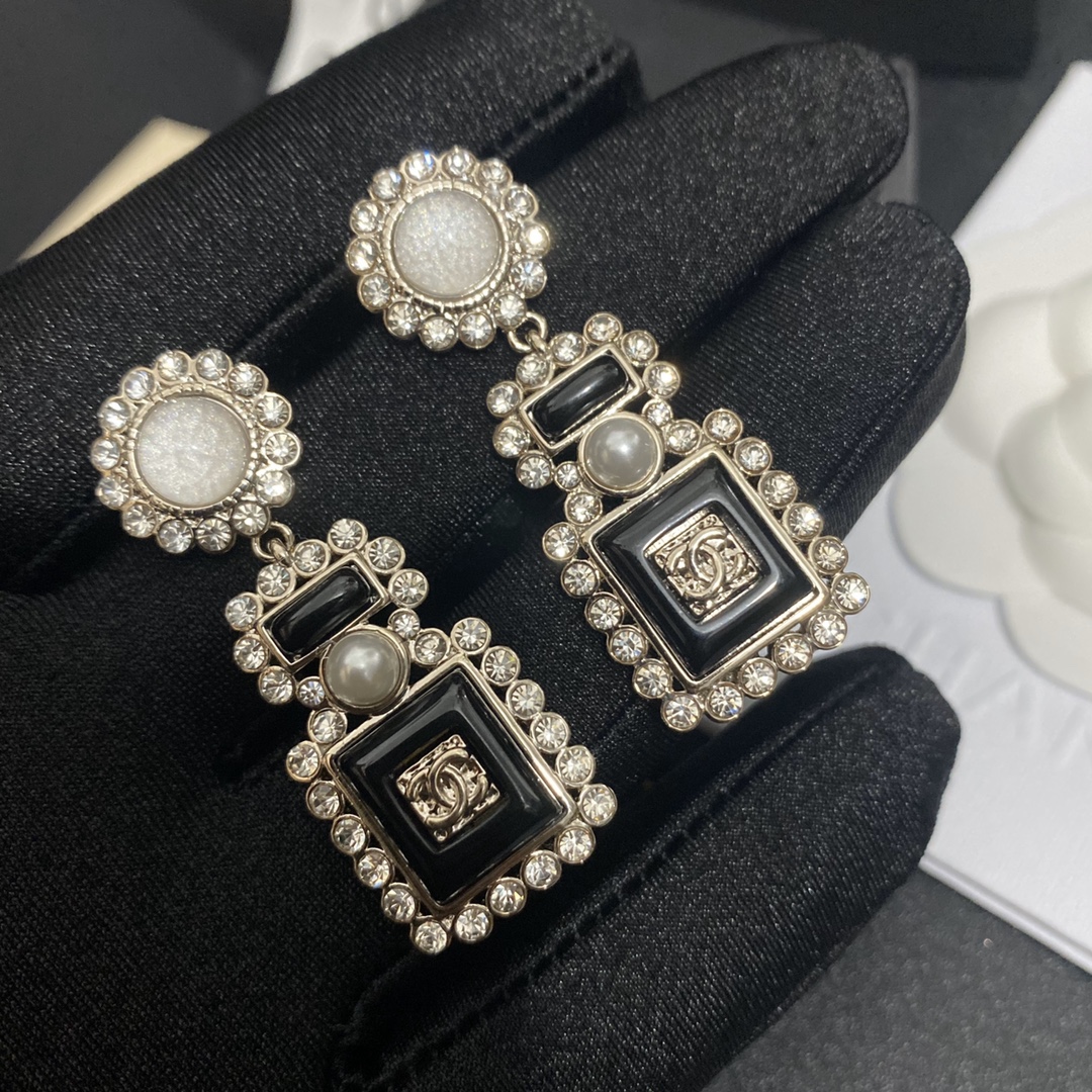 A338  Chanel earring 108246