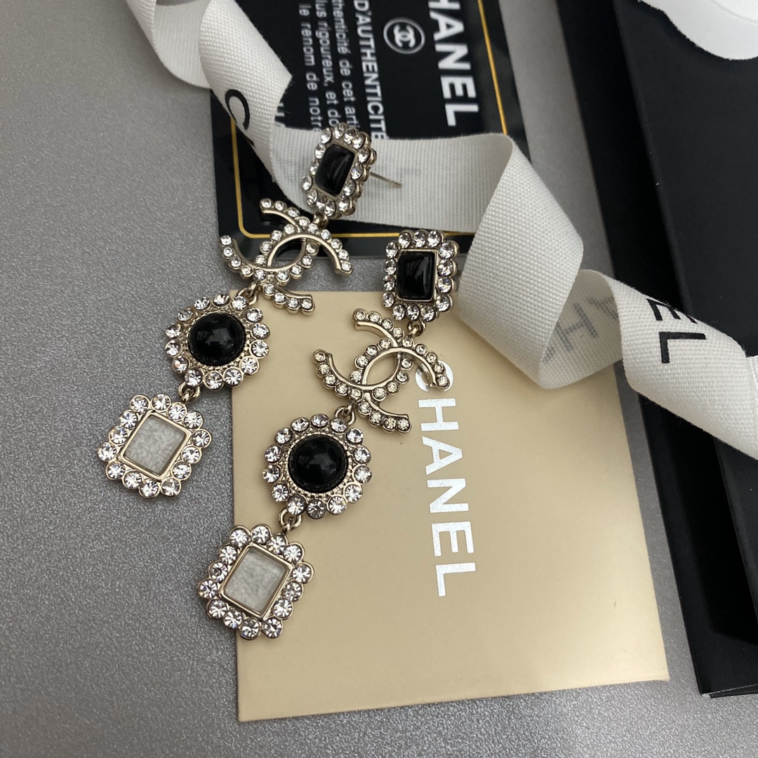 A831  Chanel earring 108250