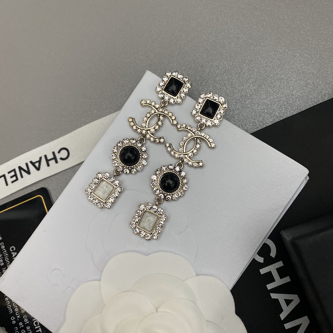 A831  Chanel earring 108250