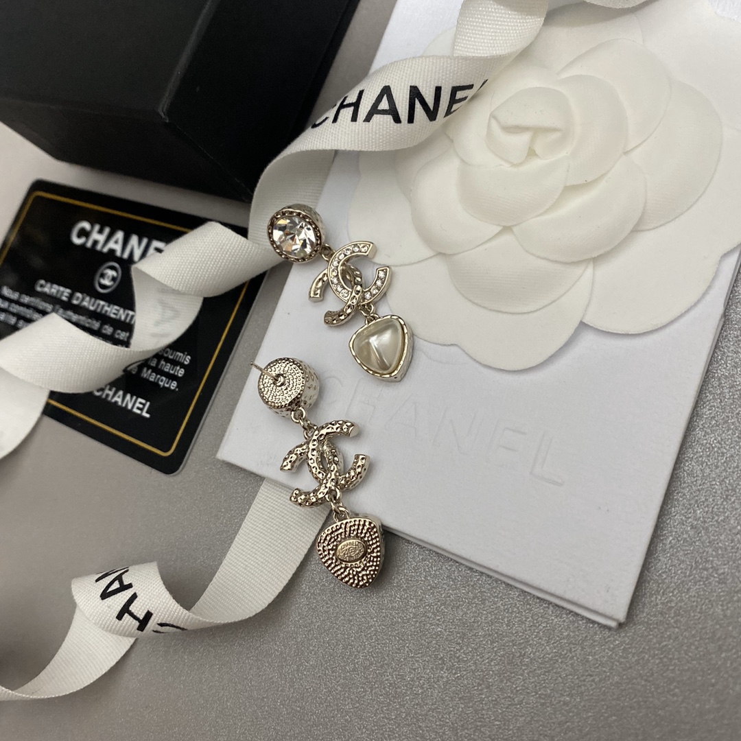 A832  Chanel earring 108301