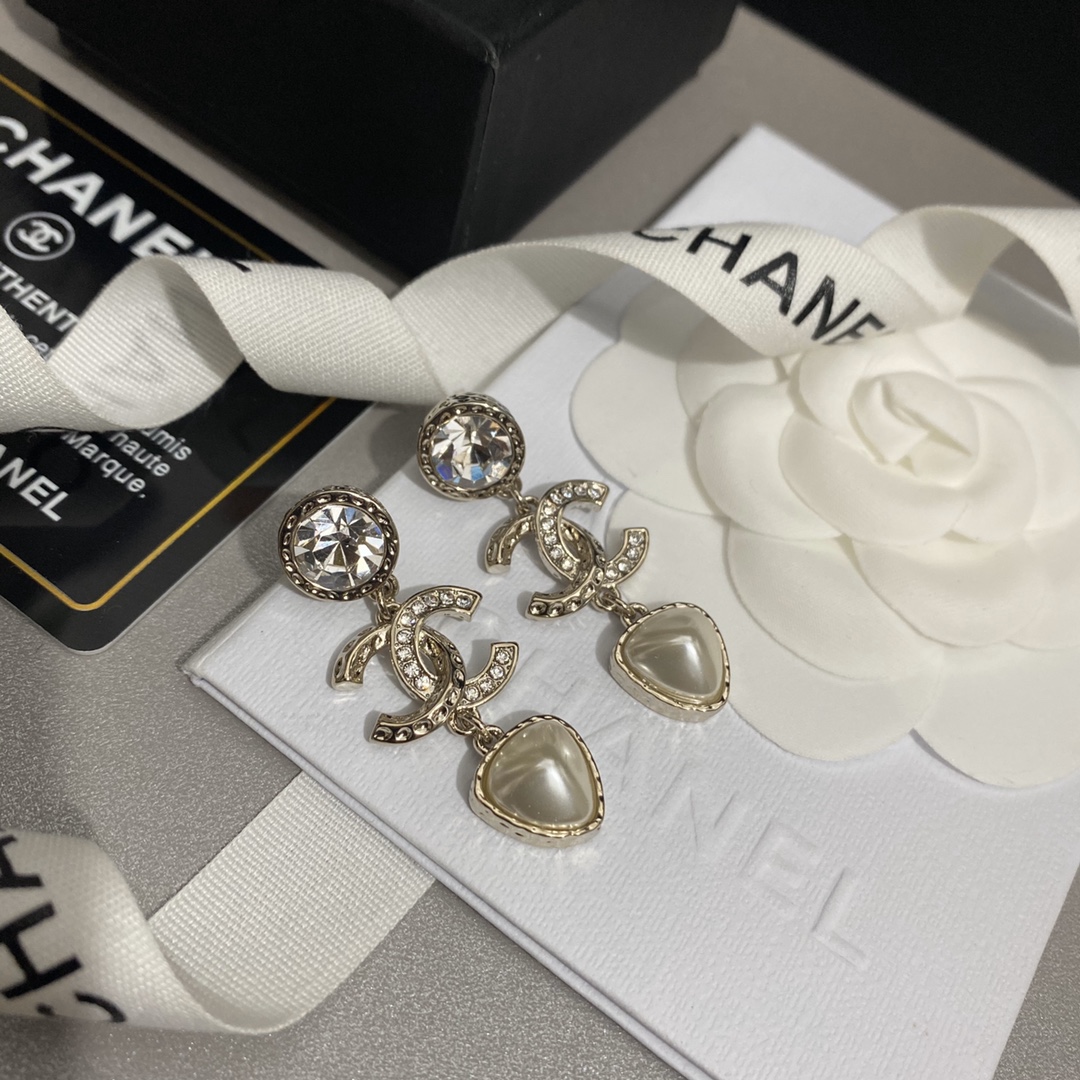 A832  Chanel earring 108301