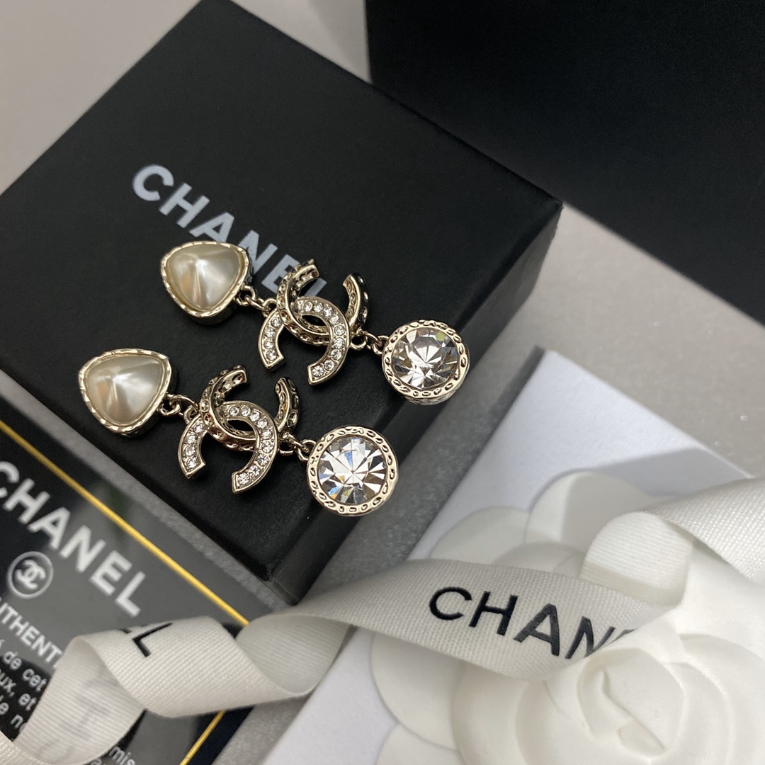 A832  Chanel earring 108301
