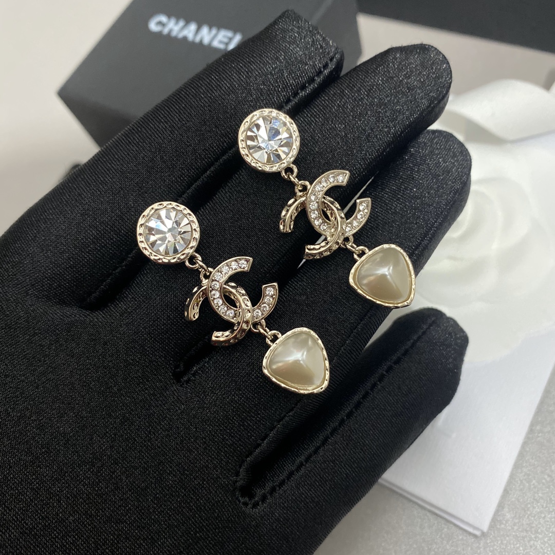 A832  Chanel earring 108301