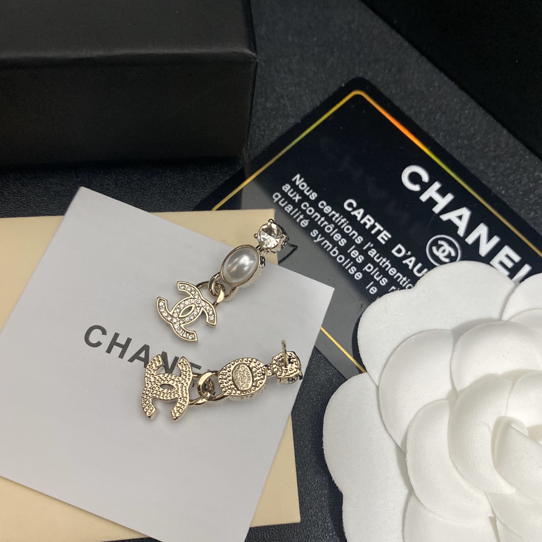 A732  Chanel earring 108316