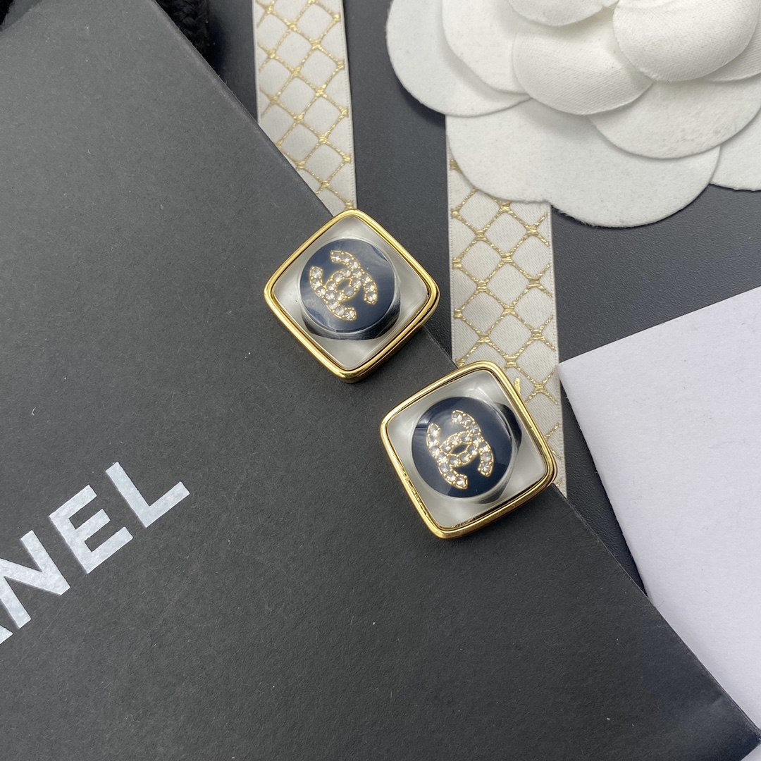 A022  Chanel earring 108478