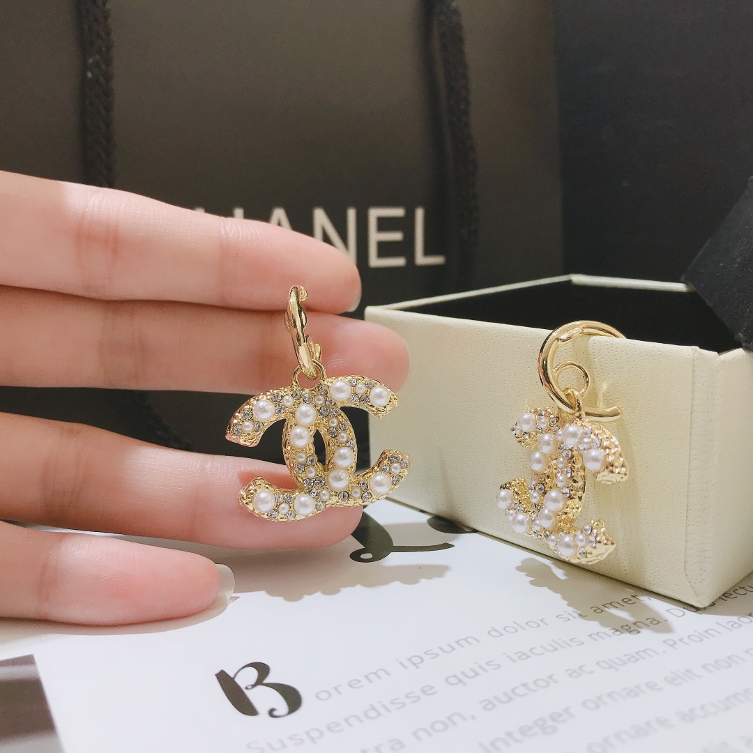 A244    Chanel earring 108577