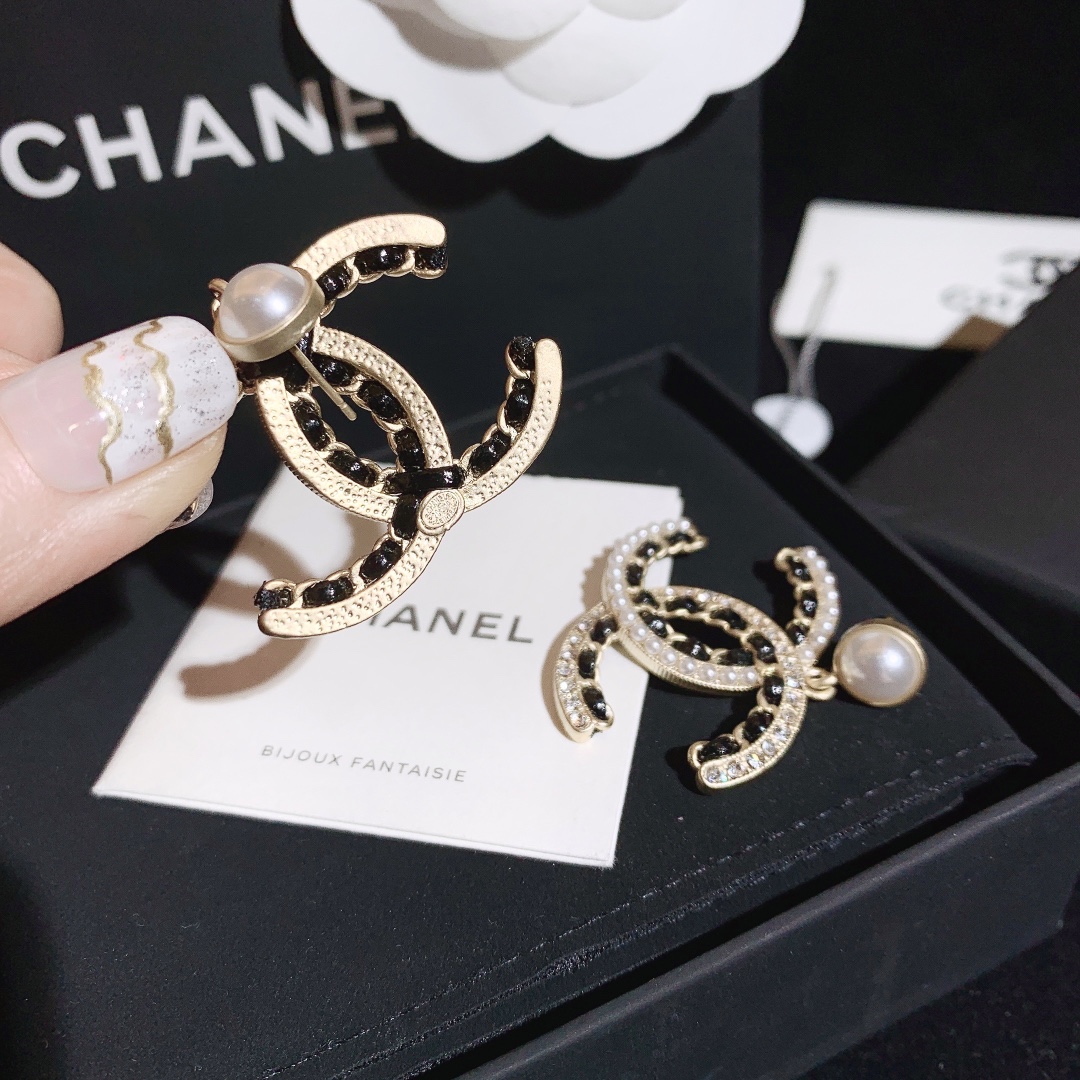 A374    Chanel earring 108579