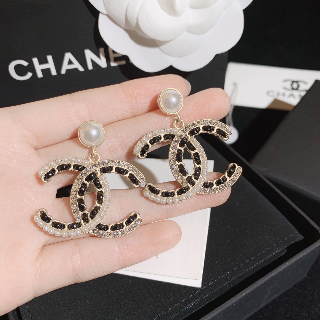 A374    Chanel earring 108579