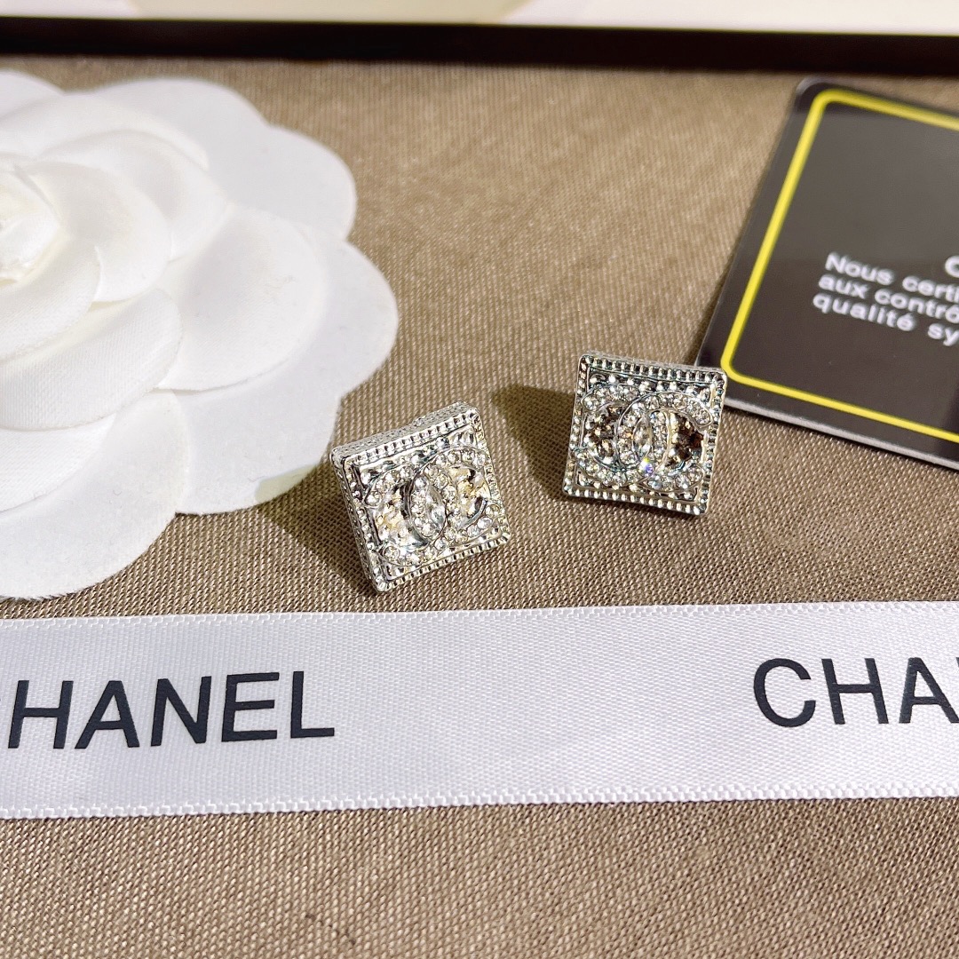 A697   Chanel earring 108587