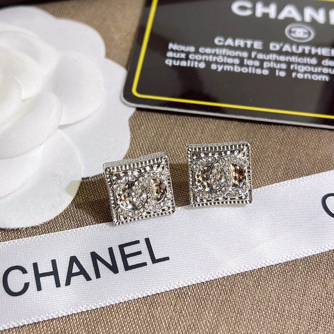 A697   Chanel earring 108587