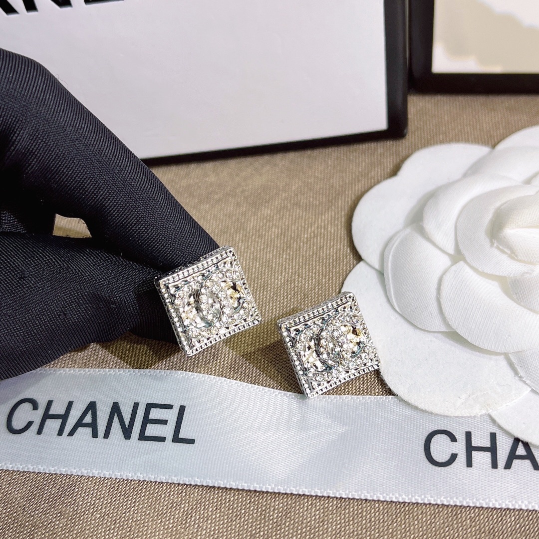 A697   Chanel earring 108587