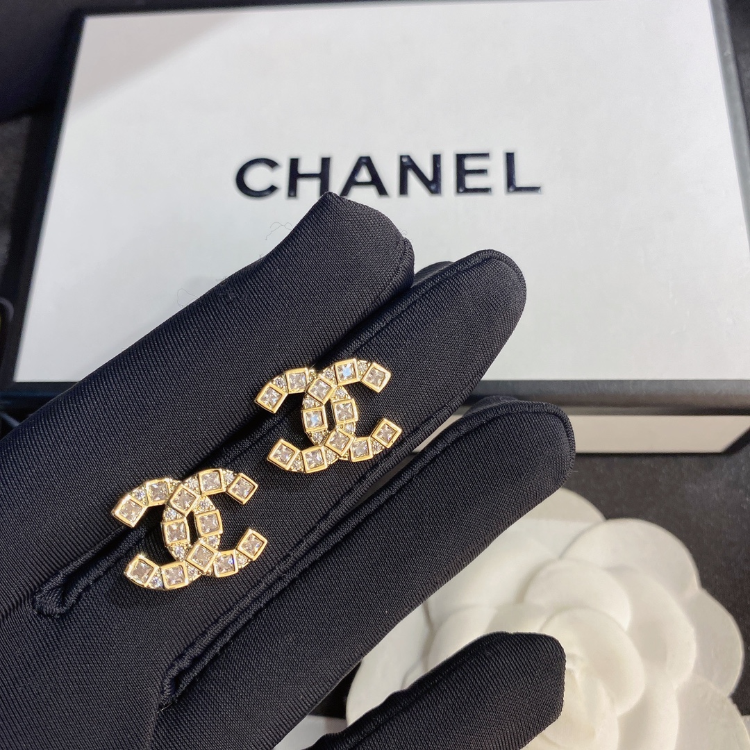 A704    Chanel earring 108597