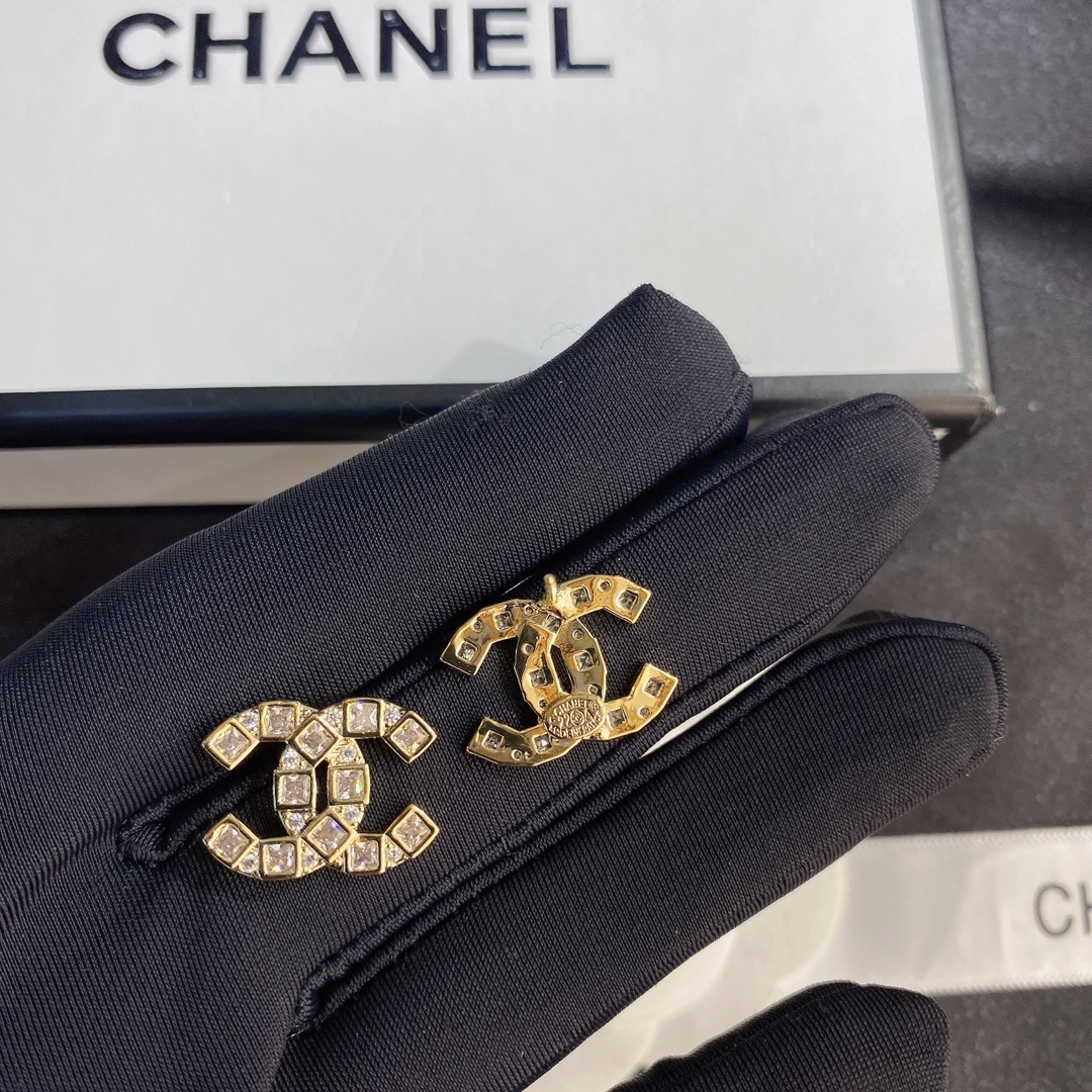 A704    Chanel earring 108597