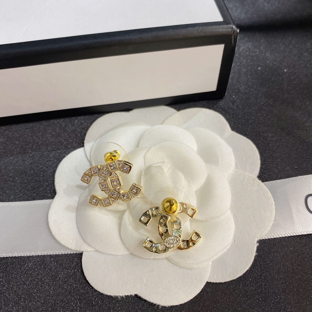 A704    Chanel earring 108597