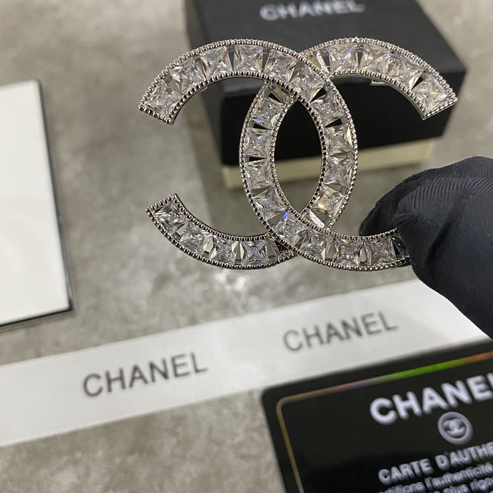 D014 Chanel brooch 108276