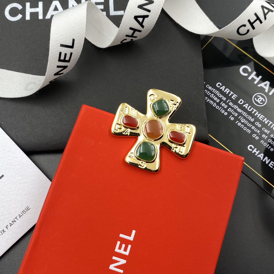 C176 Chanel brooch 108284