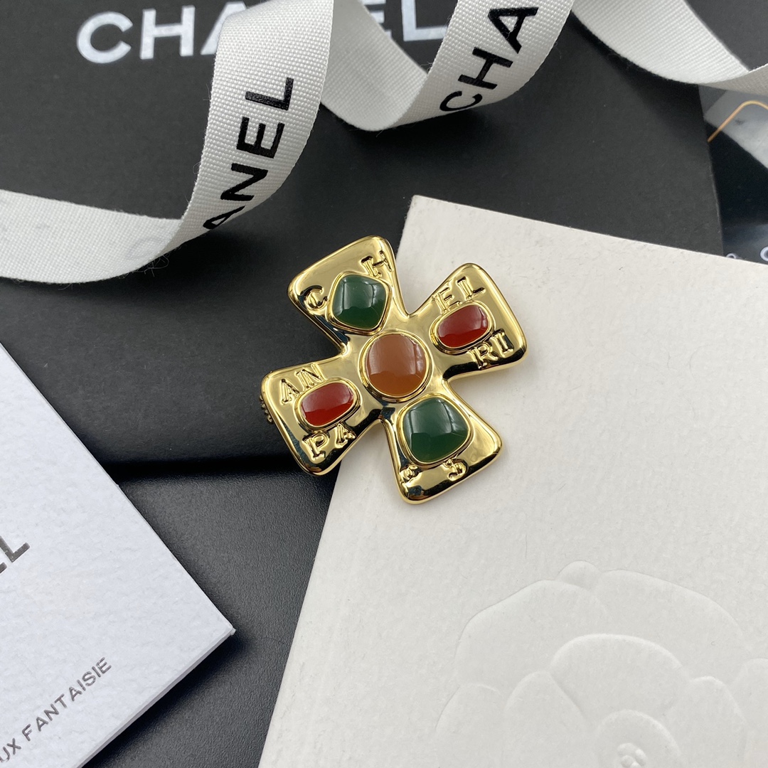 C176 Chanel brooch 108284